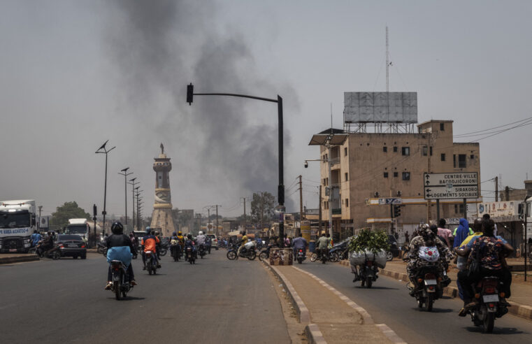 L&rsquo;offensive des insurgés au Mali met en lumière les failles sécuritaires de la junte au Sahel