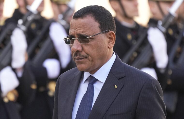 Deux ans de captivité pour Mohamed Bazoum au Niger : un appel urgent à sa libération