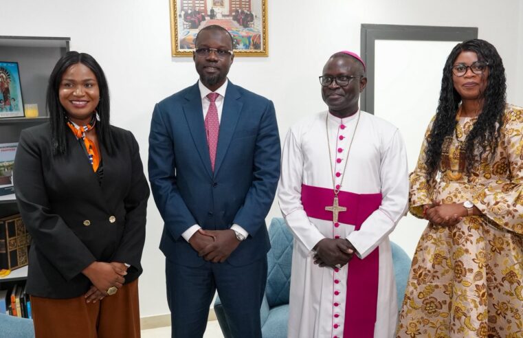 Ousmane Sonko accueilli par l&rsquo;Archevêque de Dakar avant Popenguine 2026