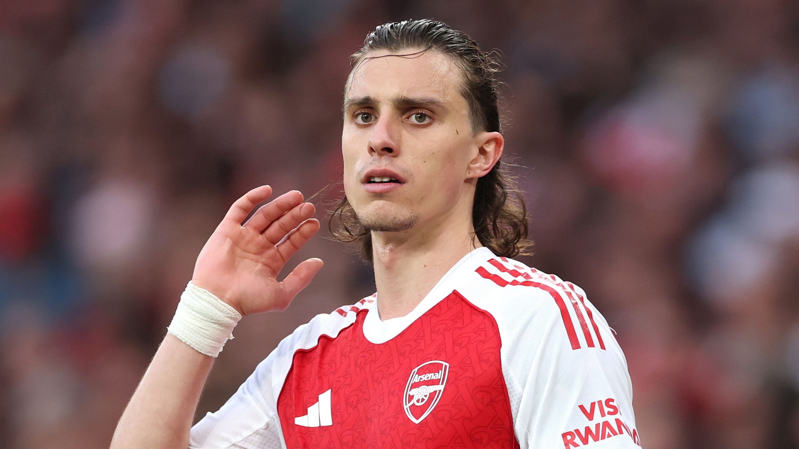 Célébrations historiques à Arsenal : Calafiori évoque le sacre en Premier League après le match nul de Manchester City