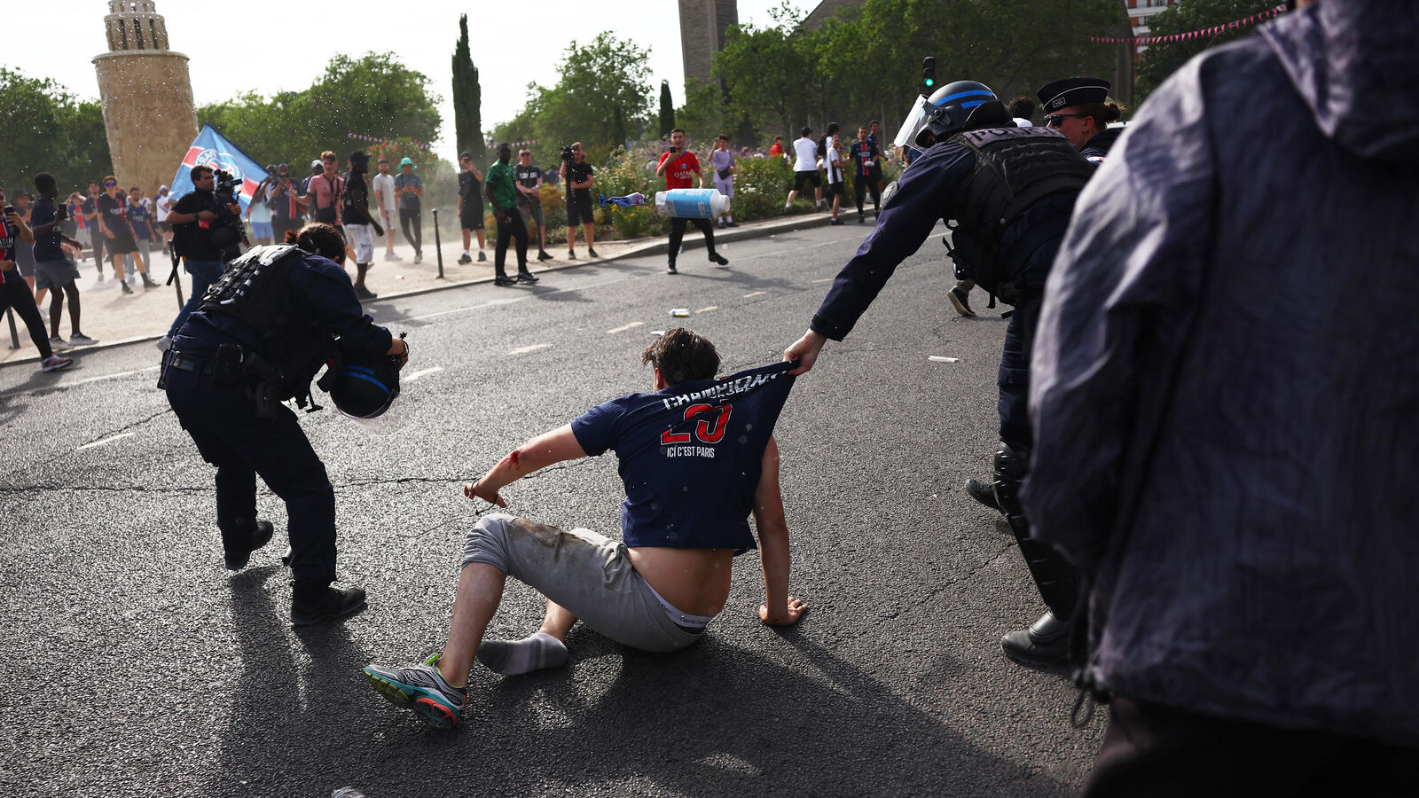 Finales football parisiennes : violences et tensions après le match psg arsenal