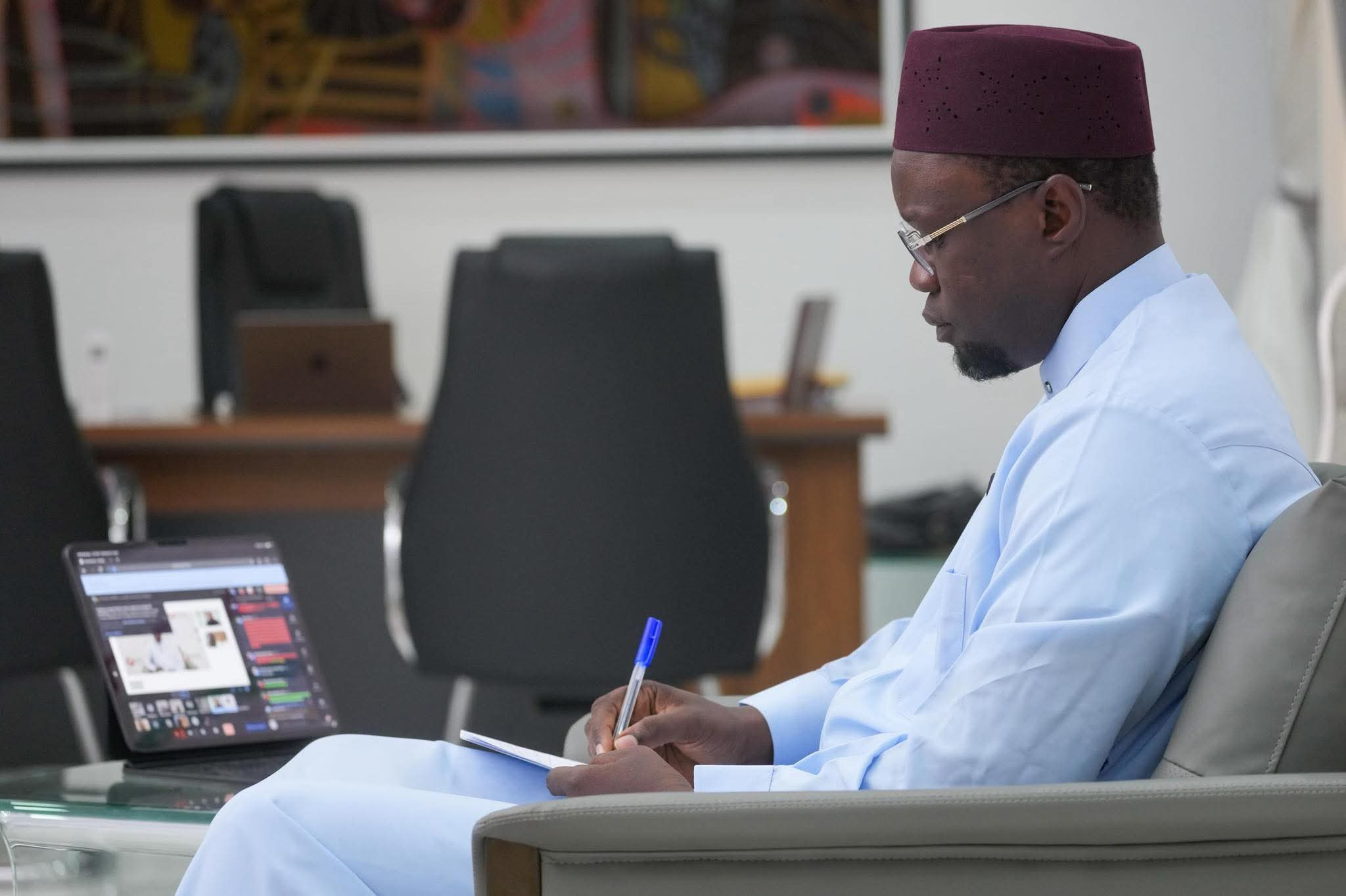 Ousmane sonko réunit son équipe à la cité keur gorgui : quels enjeux ?