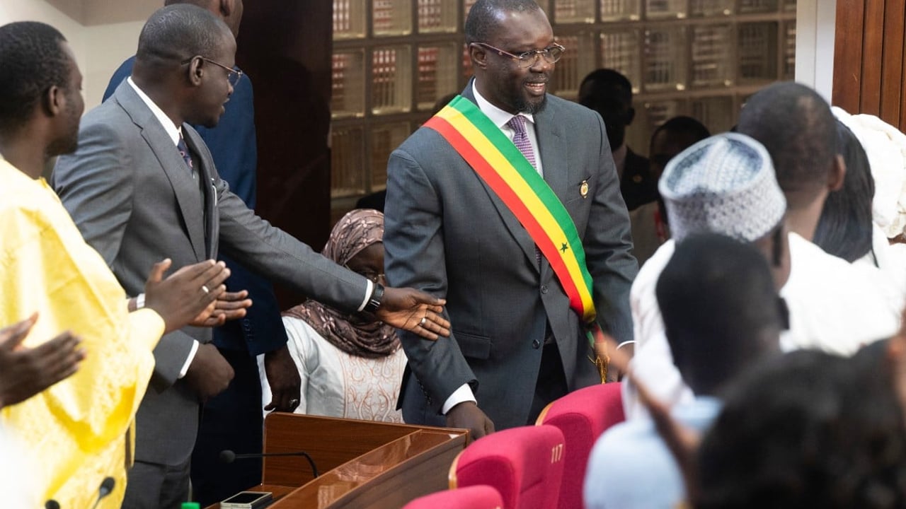 Ousmane sonko président de l’assemblée nationale : l’opposition dénonce une parodie démocratique