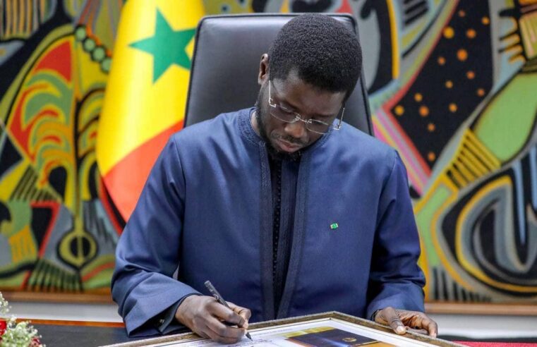 Le président Bassirou Diomaye Faye officialise le général Pape Cissé à la tête de l&rsquo;armée de l&rsquo;air sénégalaise