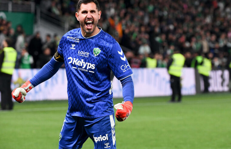 Football : Saint-Étienne s&rsquo;impose aux tirs au but et défie le 16e de Ligue 1