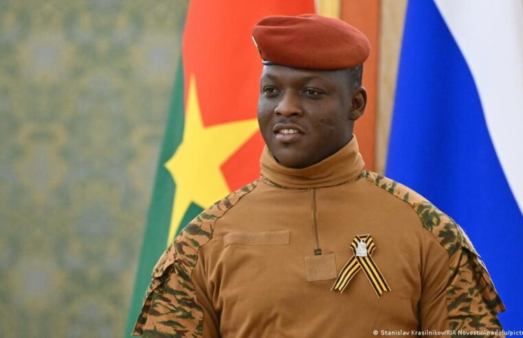 Restrictions des libertés au Burkina Faso : une stratégie inquiétante de la junte