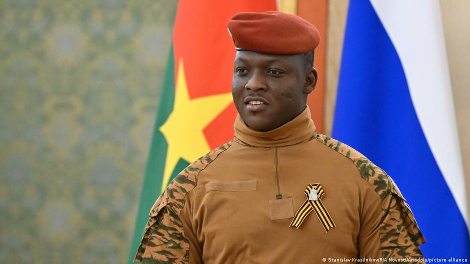Restrictions des libertés au Burkina Faso : une stratégie inquiétante de la junte