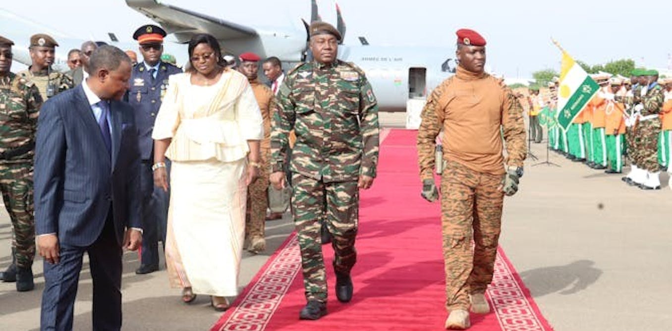 Putschistes Sahel : dissolution des partis au Burkina Faso et trahison des alliés civils