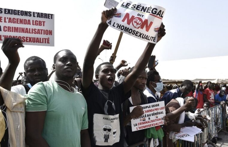 Mobilisation en France pour les droits LGBT+ au Sénégal