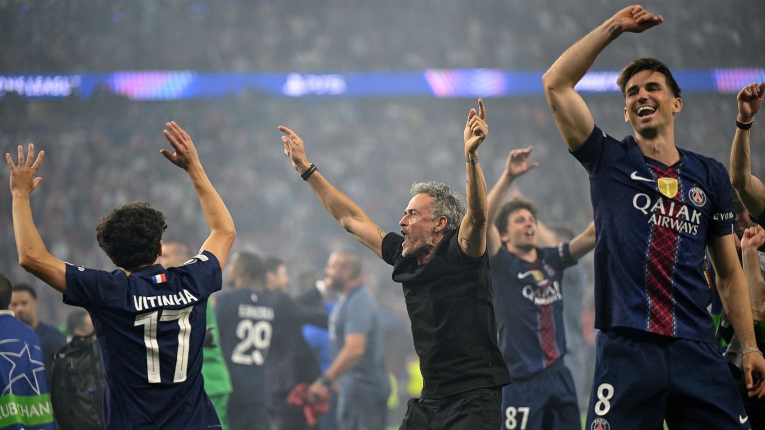 Le PSG écrit l&rsquo;histoire à Budapest : la ferveur des supporters après un doublé en Ligue des champions