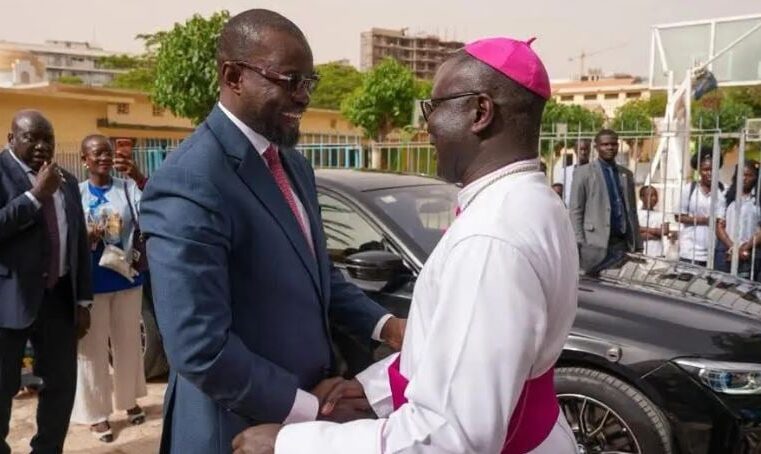 Popenguine : Ousmane Sonko rencontre Monseigneur André Guéye avant le pèlerinage marial