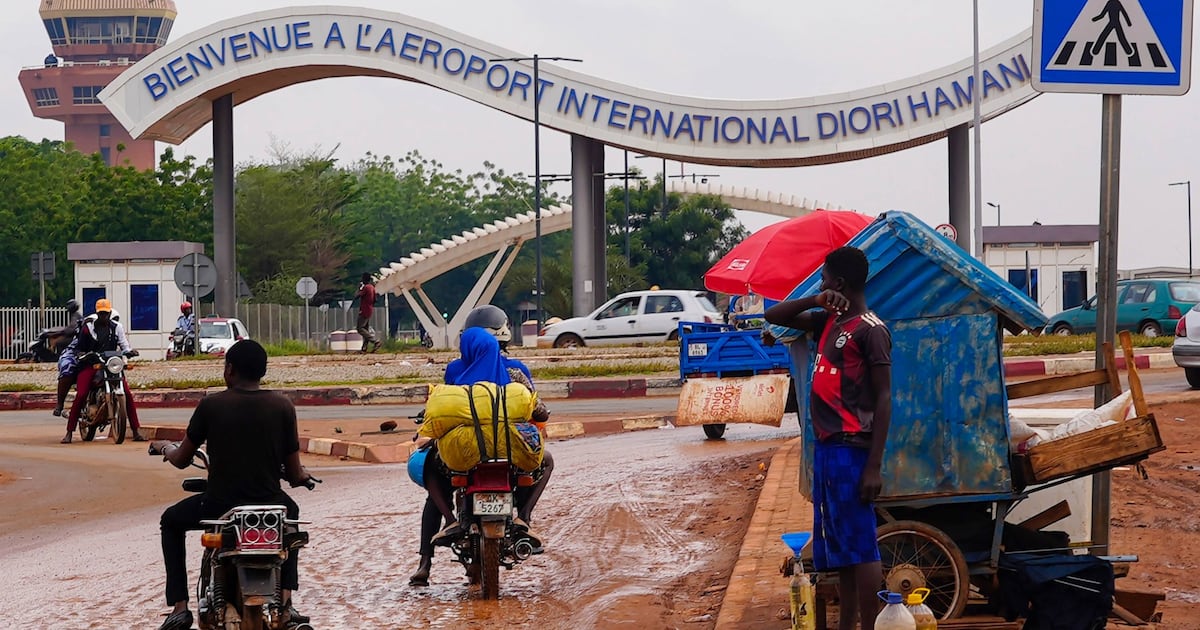 Niger : l&rsquo;attaque de l&rsquo;aéroport de Niamey signe l&rsquo;escalade djihadiste et l&rsquo;alliance militaire russe