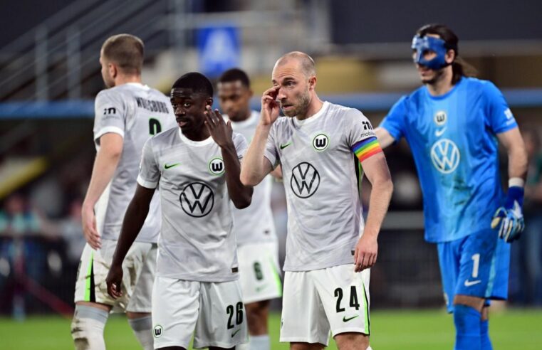Wolfsburg frappe un grand coup et tombe en 2.bundesliga après le match de Paderborn