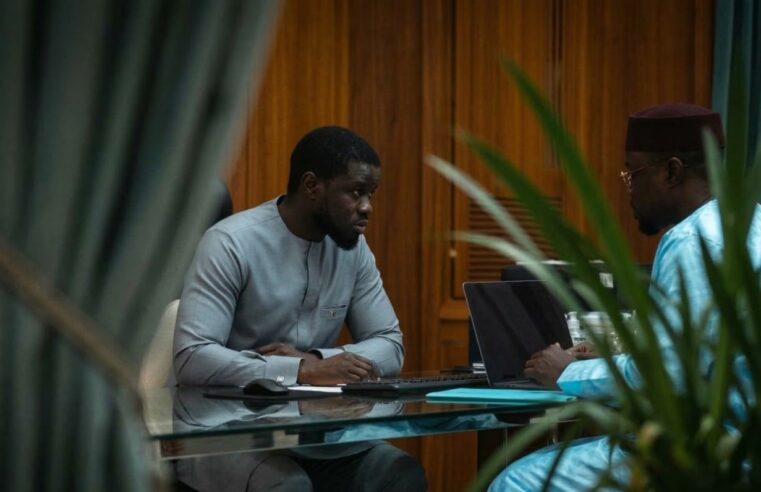 Diomaye Faye remplace Ousmane Sonko à la tête du gouvernement sénégalais