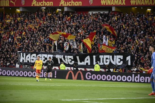 Banderole des supporters lensois contre Nasser al-Khelaïfi