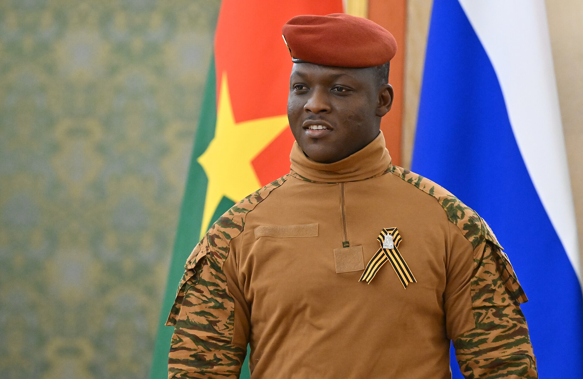 Ibrahim Traoré : entre héritage sankariste et réalités d&rsquo;un pouvoir controversé