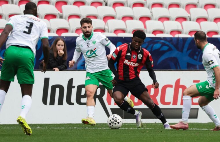 Barrage Ligue 1 : l&rsquo;OGC Nice joue sa survie face à Saint-Étienne dans une atmosphère électrique