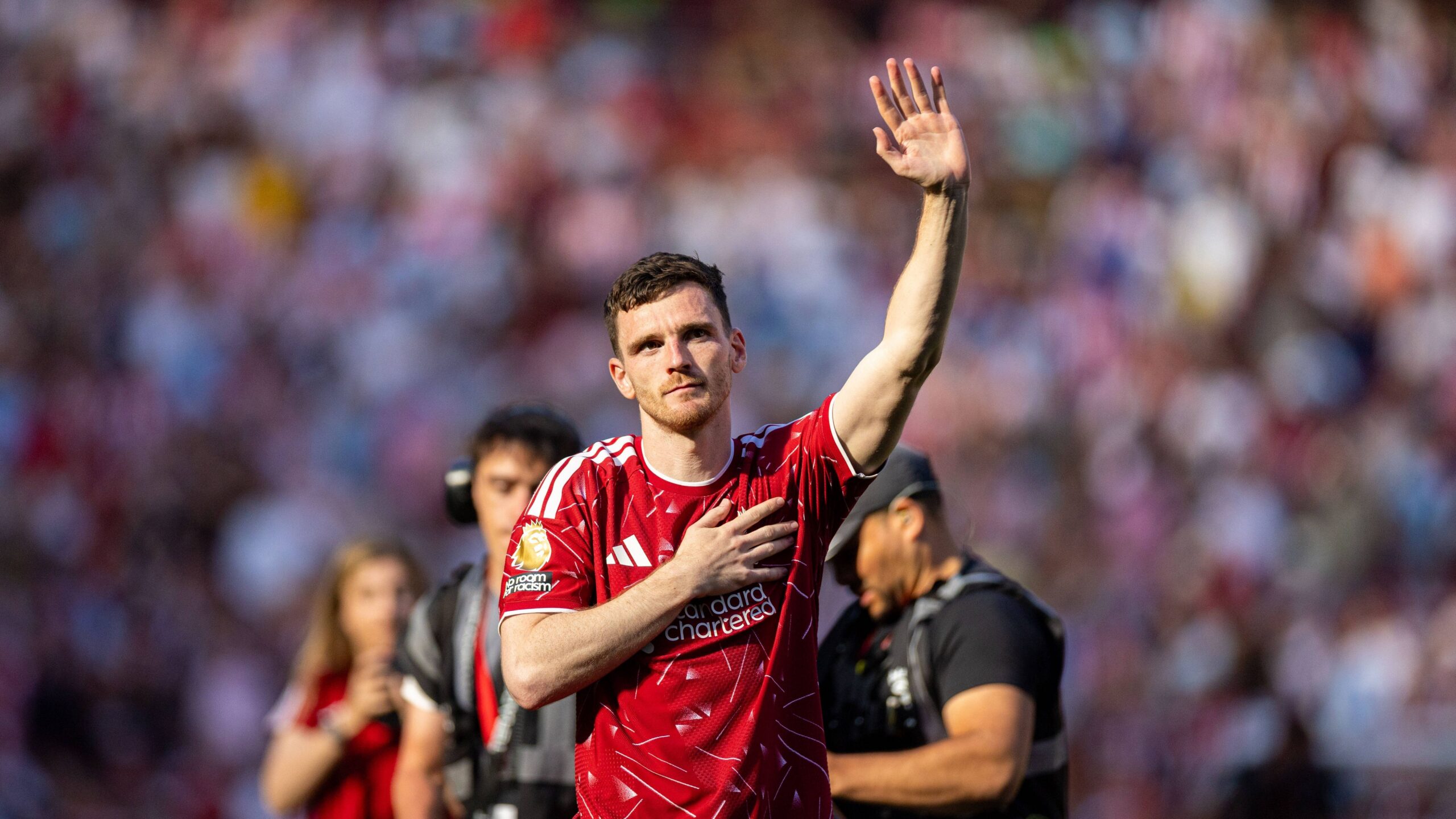 Robertson quitte liverpool pour tottenham : le latéral écossais change de club en premier league