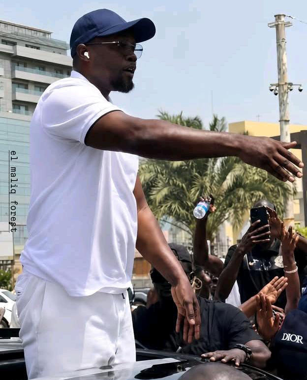 Ousmane sonko acclamé par des milliers de sénégalais lors d&rsquo;une marche à Dakar