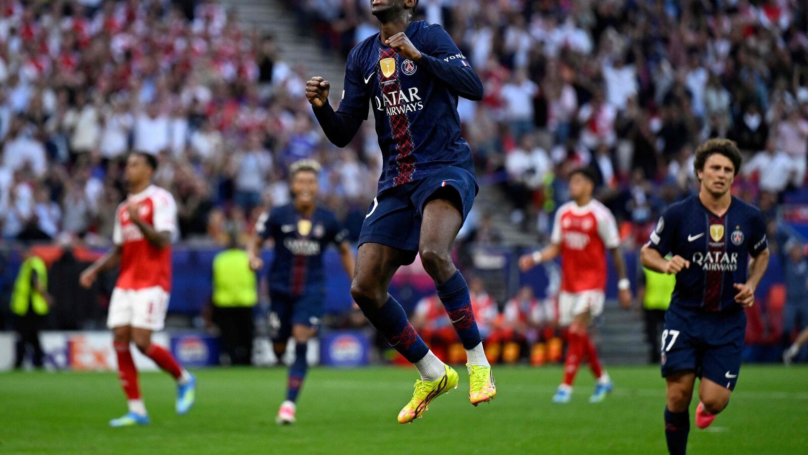 Psg arsenal : dembélé égalise d&rsquo;un pénalty et relance le match