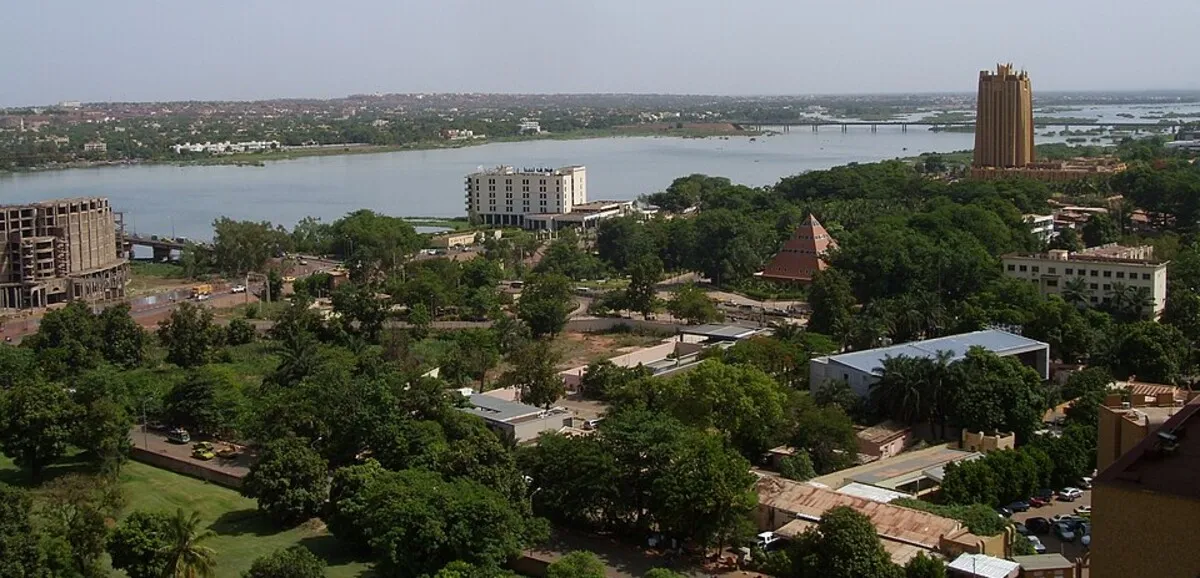 Blocus du JNIM à Bamako : Amnesty International dénonce des conséquences graves pour les civils