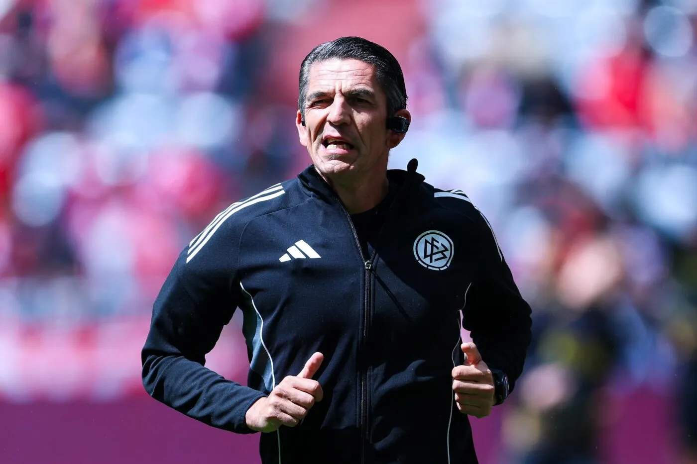 Deniz Aytekin, arbitre émérite, lors de son dernier match en Bundesliga
