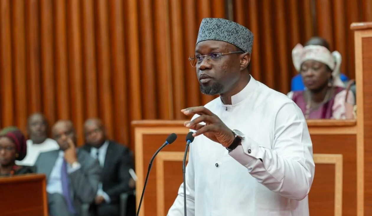 Portrait d'Ousmane Sonko lors d'une assemblée