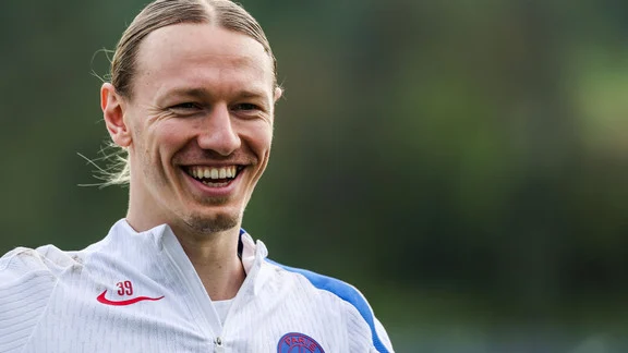 Matvey Safonov, gardien du PSG