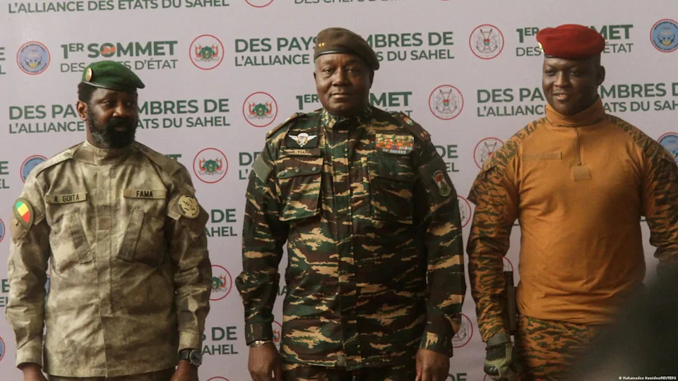 Les dirigeants du Mali, du Burkina Faso et du Niger lors d’une réunion de l’Alliance des États du Sahel