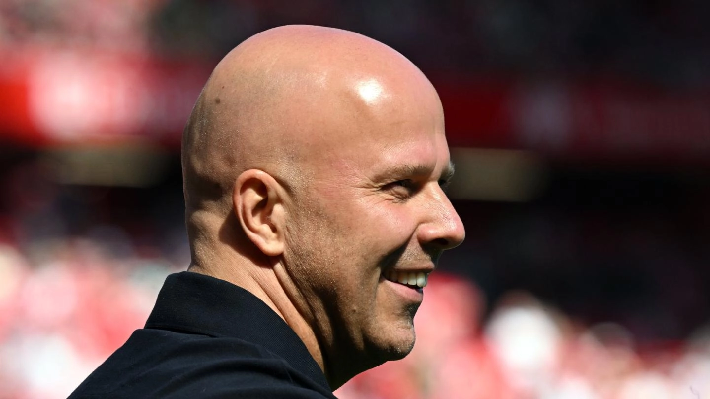 Arne Slot lors de sa conférence de presse à Anfield après une saison intense