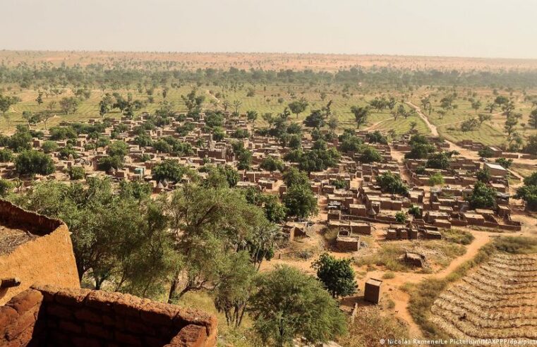 Mali : des milliers de déplacés dogons regagnent Bankass après des accords avec le Jnim