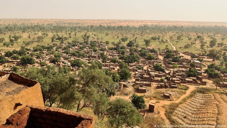 Mali : des milliers de déplacés dogons regagnent Bankass après des accords avec le Jnim