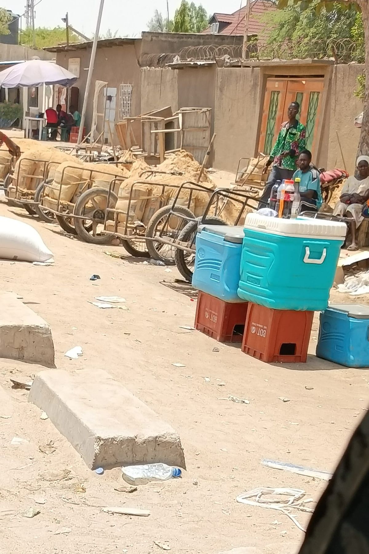 Commerce du sable à N&rsquo;Djamena : le quotidien harassant des jeunes tchadiens