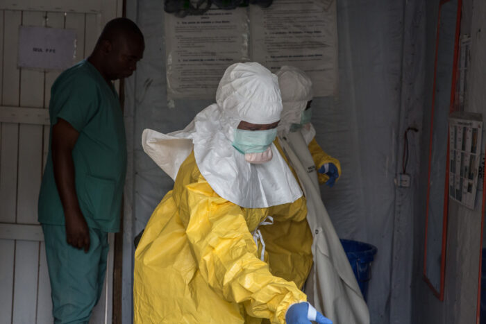Épidémie d&rsquo;Ebola en RDC : une riposte entravée par l&rsquo;instabilité et les conflits