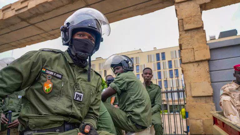 Nouvelle attaque sanglante à l&rsquo;aéroport de Niamey : 13 morts dont 11 soldats
