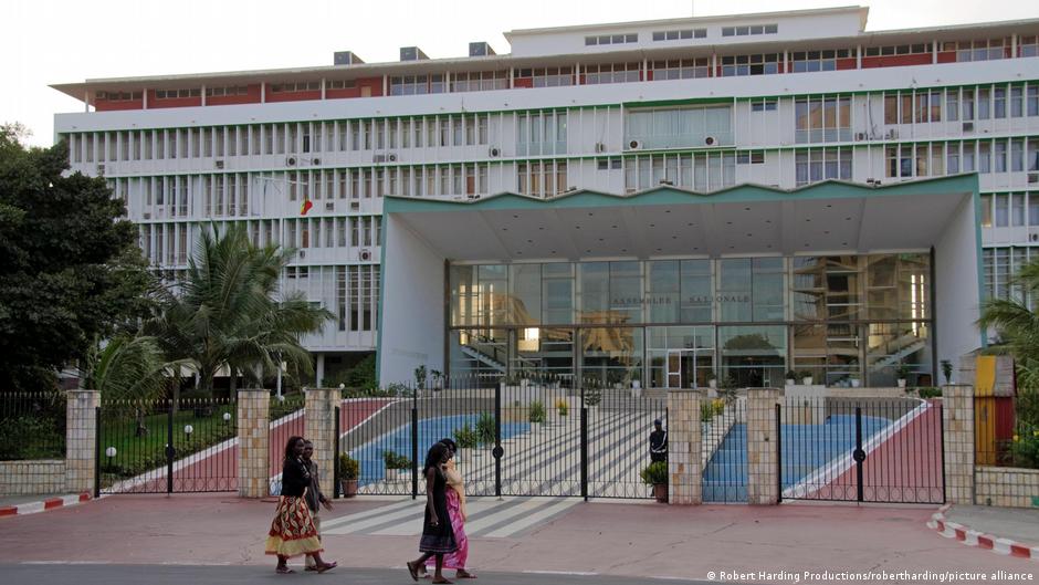 Révision constitutionnelle au Sénégal : le Pastef fait adopter sa loi malgré l&rsquo;opposition