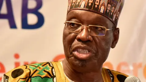 Issa tchiroma bakary dénonce un pillage de 26 000 milliards de francs cfa au Cameroun