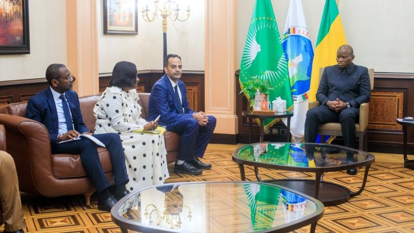 Gabon : le président ordonne la fin des pénuries de médicaments