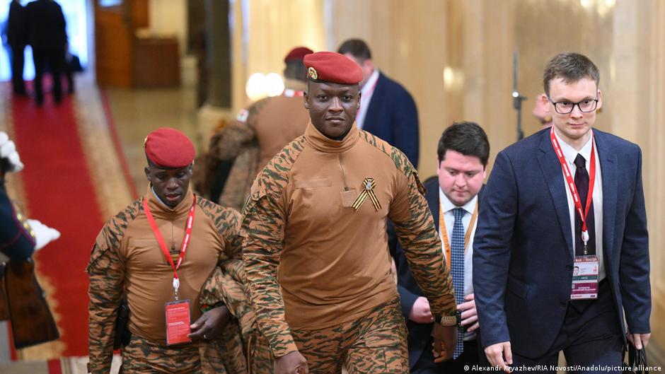 Révolution populaire au Burkina Faso : entre espoirs et interrogations
