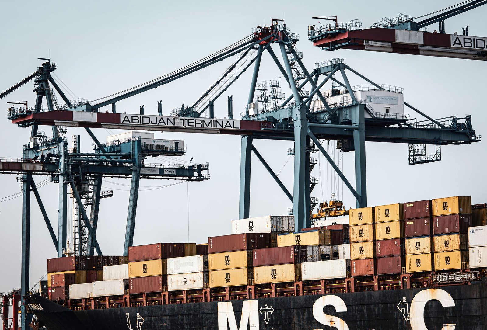 Le président ivoirien accueille la Banque mondiale et un géant maritime