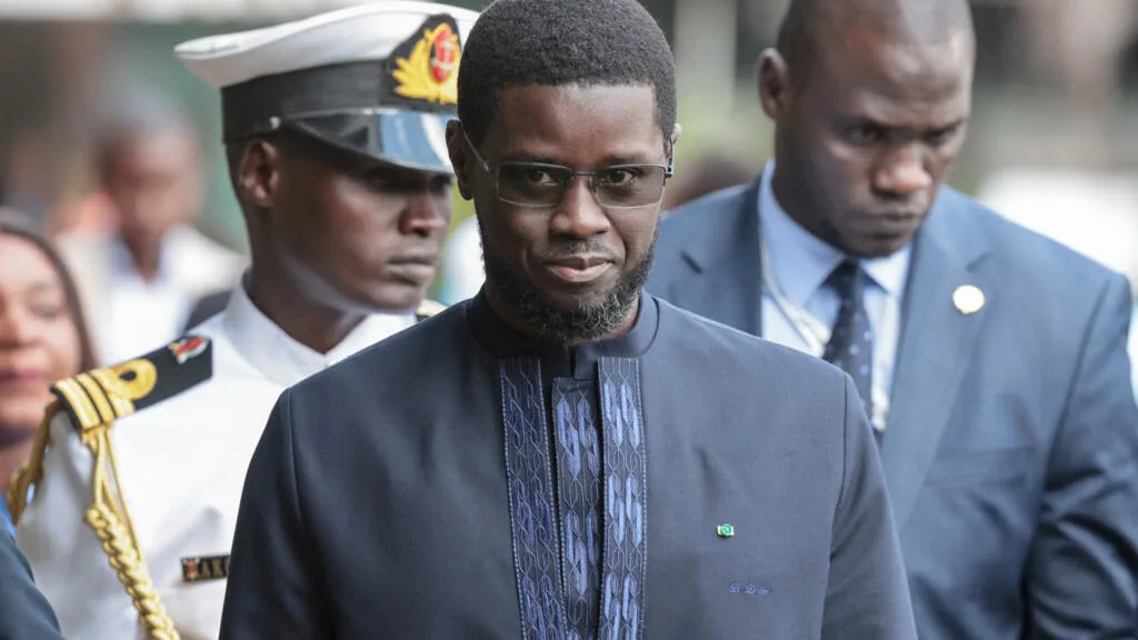 Le président Bassirou Diomaye Faye lors d'un discours solennel