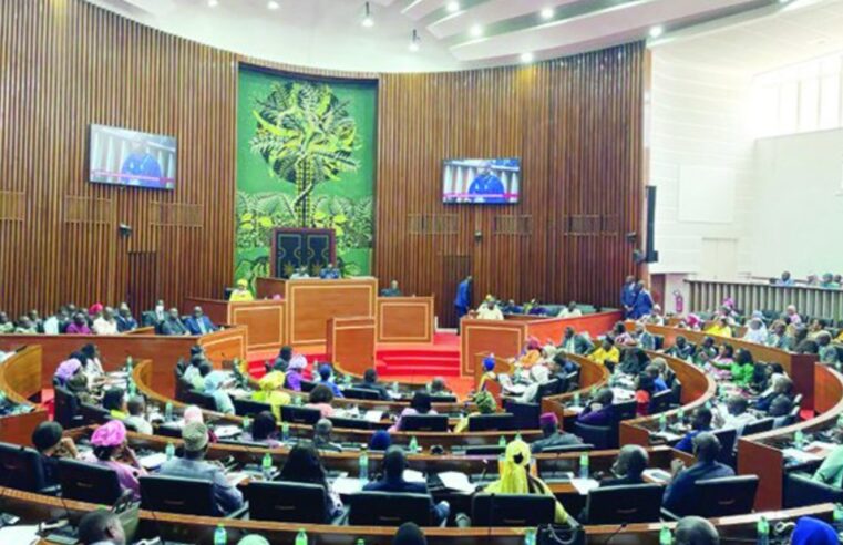Décision constitutionnelle au Sénégal : sonko reconnaît l&rsquo;autorité du conseil