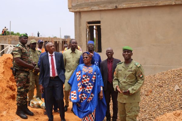 Niamey : la ministre de l’éducation inspecte le futur collège scientifique