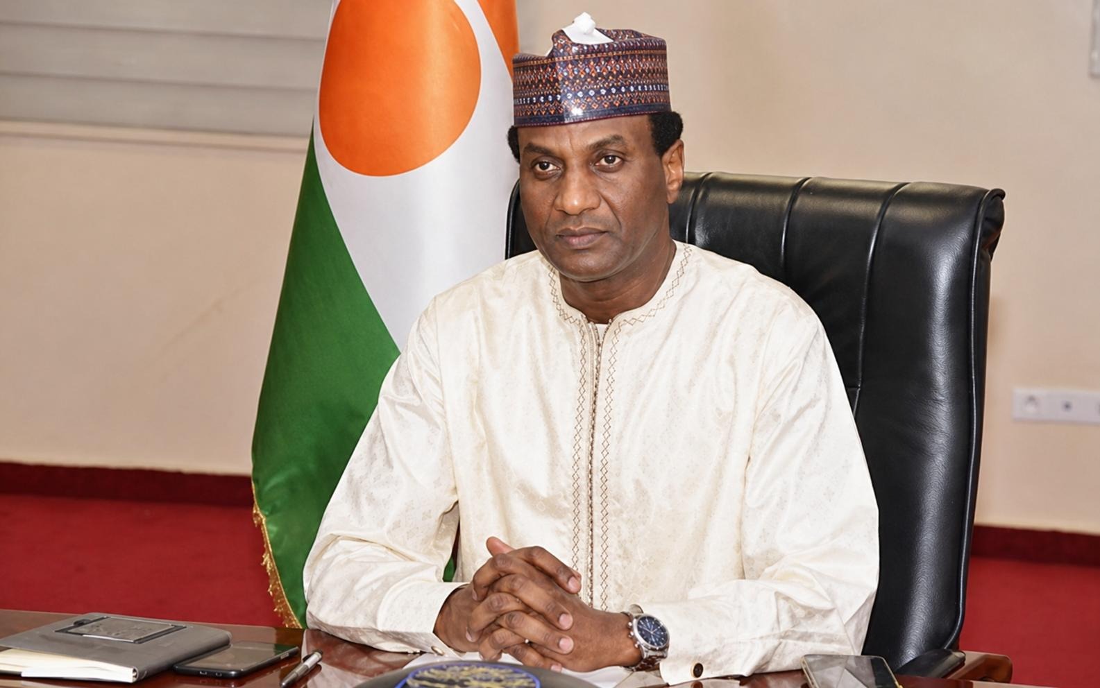 Le pouvoir civil sous les juntes au Niger : l&rsquo;incertitude autour de lamine zeine