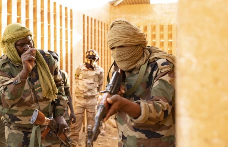 Embuscade meurtrière au Mali : plus de 50 soldats tombent sous les balles de groupes armés