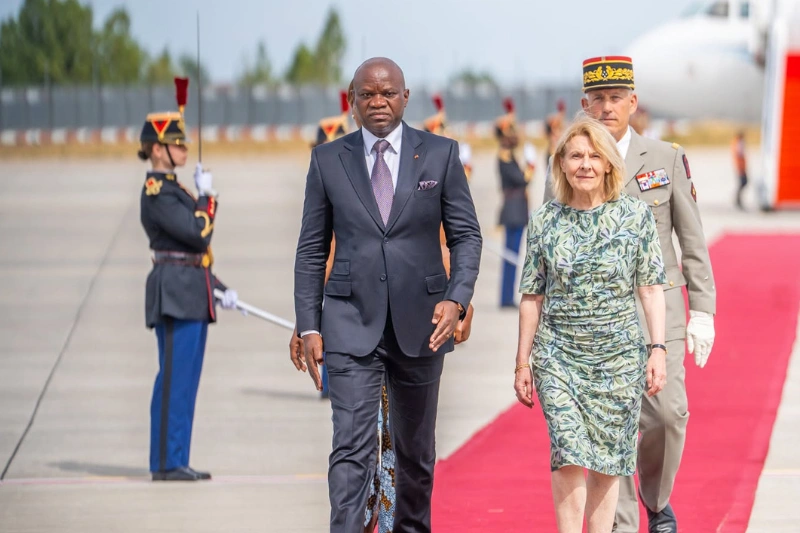 Accueil chaleureux de Oligui Nguema à Paris pour une visite d&rsquo;état