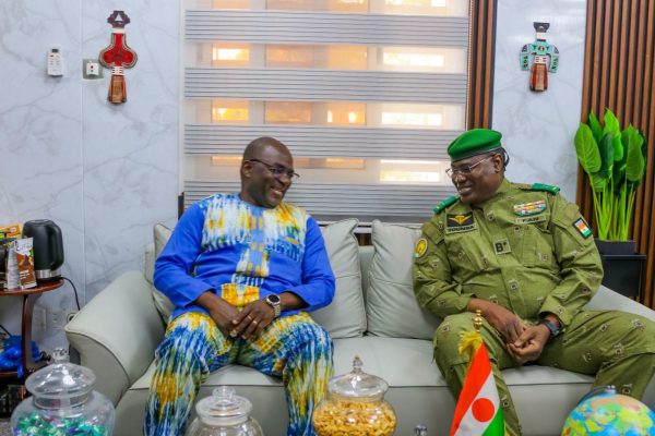 Rencontre stratégique à Niamey entre le général toumba et bassolma bazié pour l&rsquo;alliance des états du Sahel