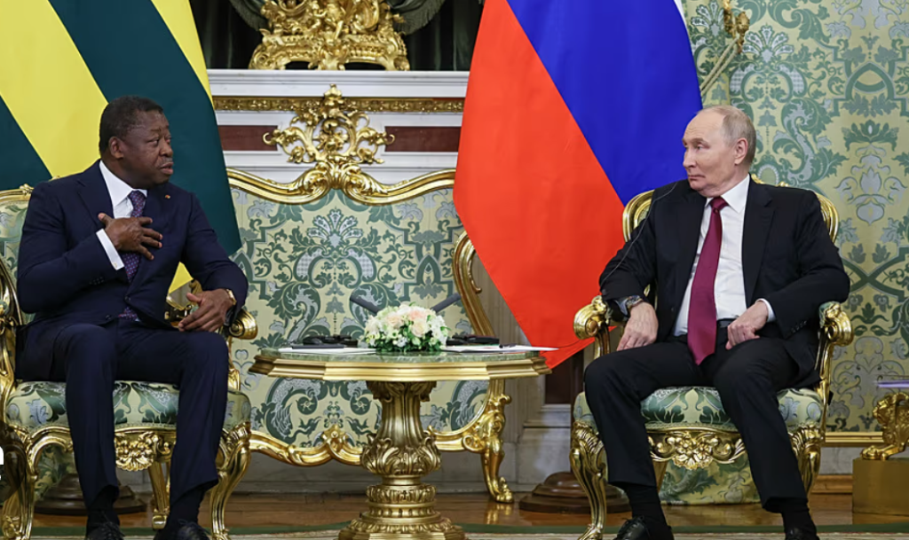 Lomé, nouvelle base russe en Afrique de l&rsquo;Ouest : logistique et influence sous haute tension