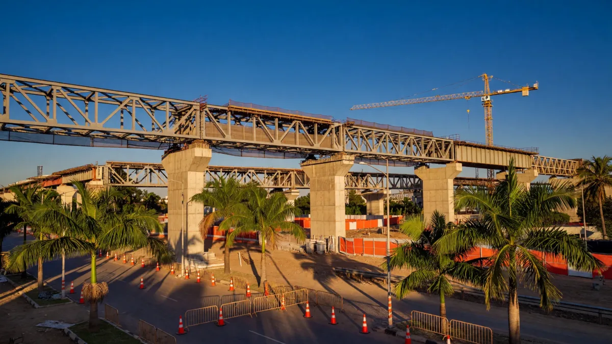 Abidjan : la rue des caraïbes interrompue pour le chantier du métro aérien