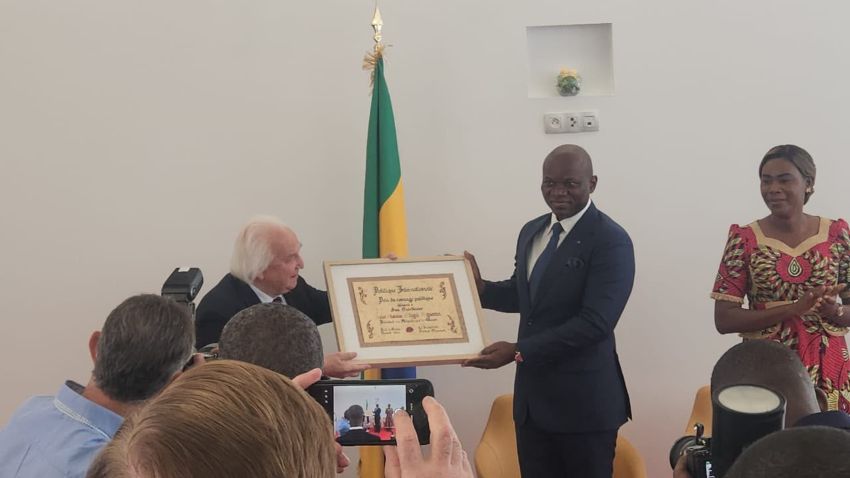 Brice Clotaire Oligui Nguema honoré pour son leadership courageux